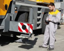 Установка крана Liebherr LTM 1050 на опоры Установка крана Liebherr LTM 1050 на опоры
