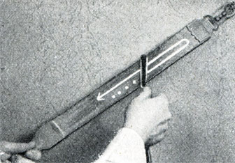 Рис. 43. Правка бритвы на висячем