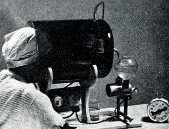 Рис. 68. Паровая ванна для лица