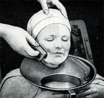 Рис. 363. Размягчение высохшого слоя укутывания