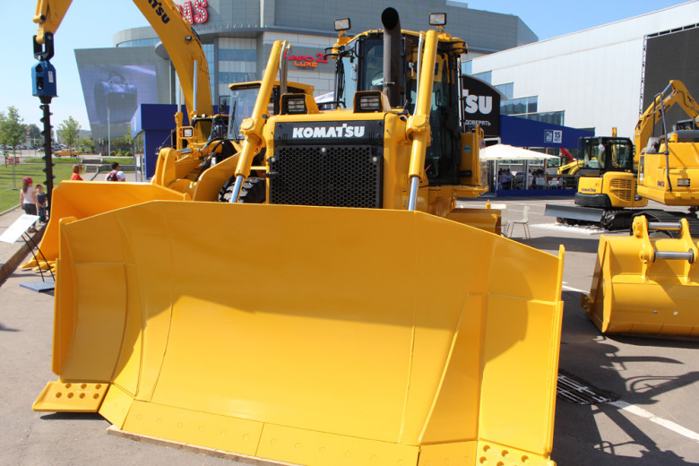 Гусеничный бульдозер Komatsu D65E Гусеничный бульдозер Komatsu D65E