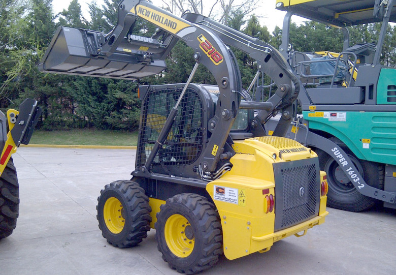 Мини-погрузчик New Holland L218 Мини-погрузчик New Holland L218