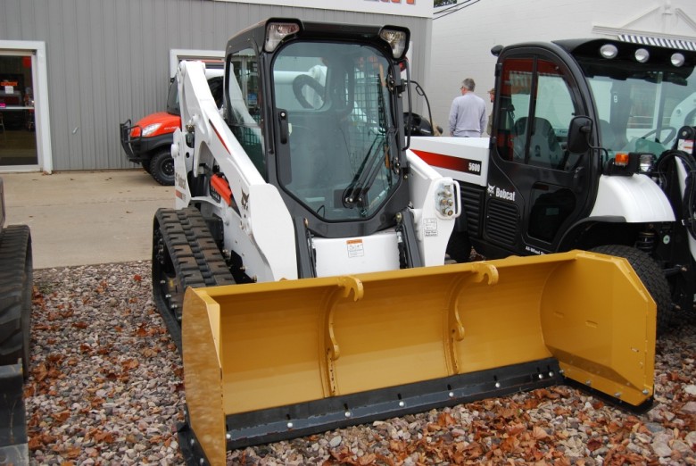 Гусеничный мини-погрузчик Bobcat T650 Гусеничный мини-погрузчик Bobcat T650