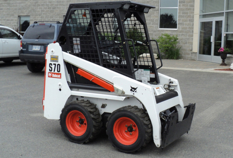 Мини-погрузчик Bobcat S70 Мини-погрузчик Bobcat S70