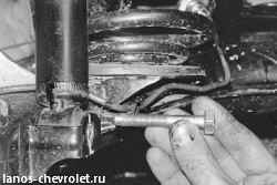 снятие заднего амортизатора