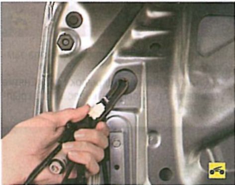 Снятие и установка крышки багажника