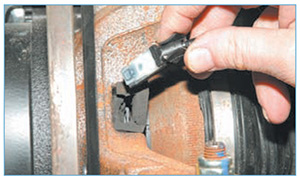 snyatie-datchika-per-almera-5.jpg