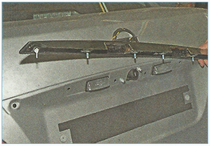 Zamena_lamp_nomernogo_znaka_5.jpg