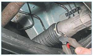 zamena-chehla-rulevogo-almera-1.jpg