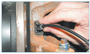 snyatie-datchika-per-almera-4.jpg