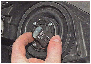 Zamena_lamp_v_blok_fare_2.jpg
