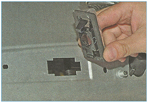 Zamena_lamp_nomernogo_znaka_7.jpg