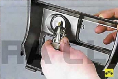 Nissan Almera Classic. СНЯТИЕ И УСТАНОВКА ПАТРОНА ПРИКУРИВАТЕЛЯ