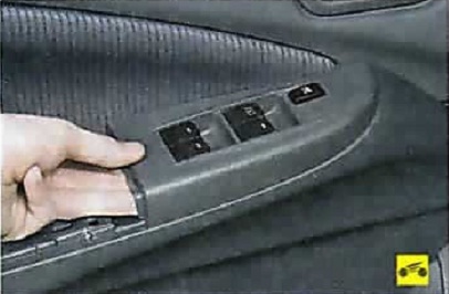 Nissan Almera Classic. ДВЕРИ. СНЯТИЕ И УСТАНОВКА ОБИВКИ ПЕРЕДНЕЙ ДВЕРИ